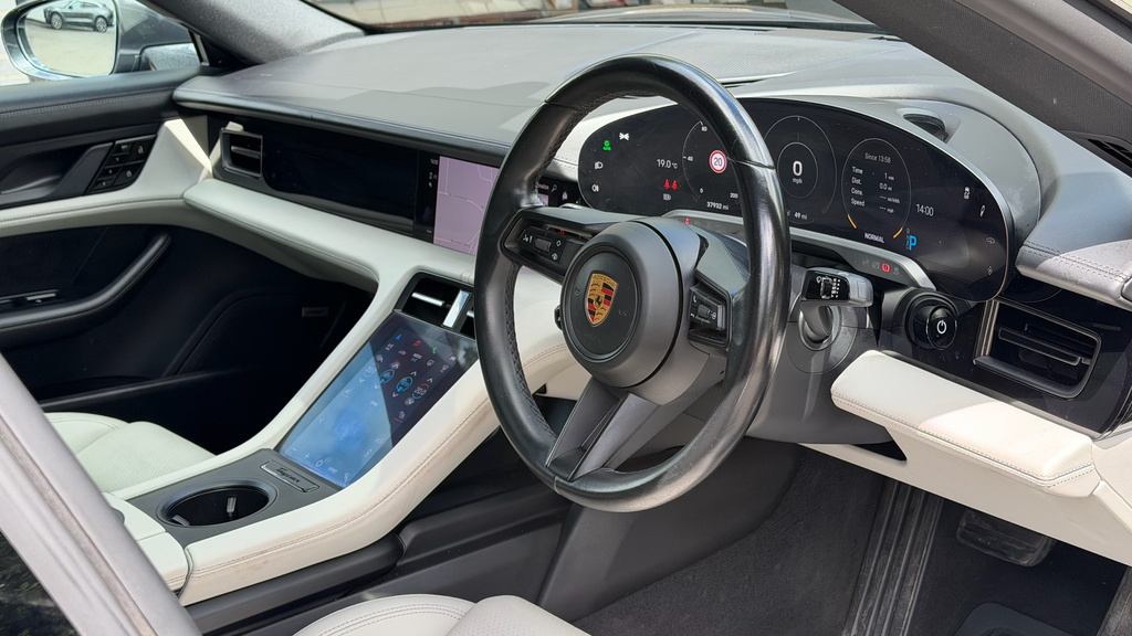 Porsche Taycan 390Kw 4S SW70SKX Grey #3