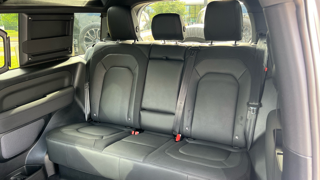 Land Rover Defender 90 X-dynamic Se 90 White #4