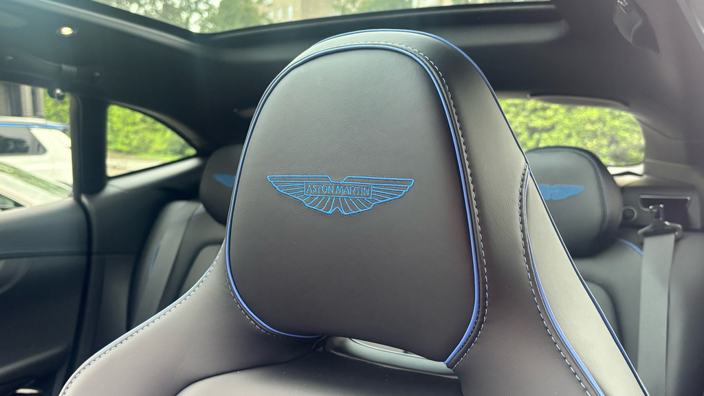 Aston Martin DBX 4.0L V8 707 25My Black #5