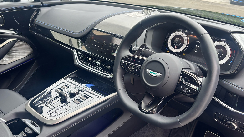Aston Martin DBX 4.0L V8 707 25My Black #3