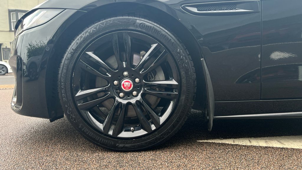 Jaguar XE R-dynamic S Blue #25