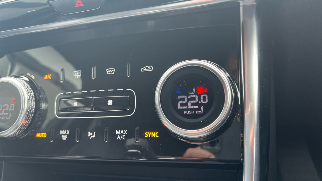 Jaguar XE R-dynamic S Blue #32