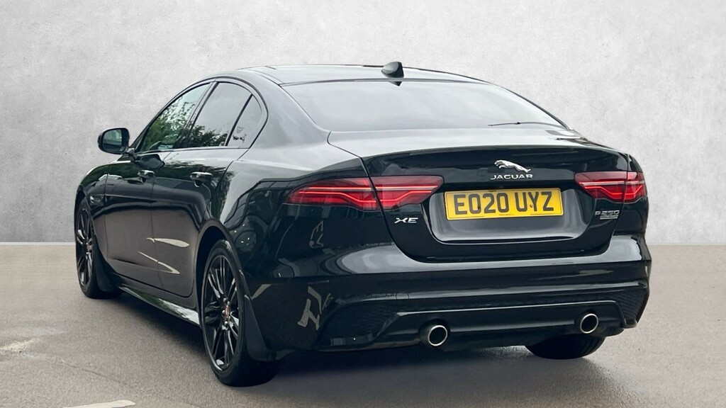 Jaguar XE R-dynamic Se Black #2