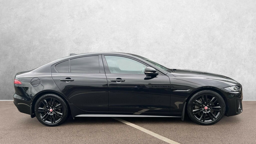 Jaguar XE R-dynamic Se Black #5