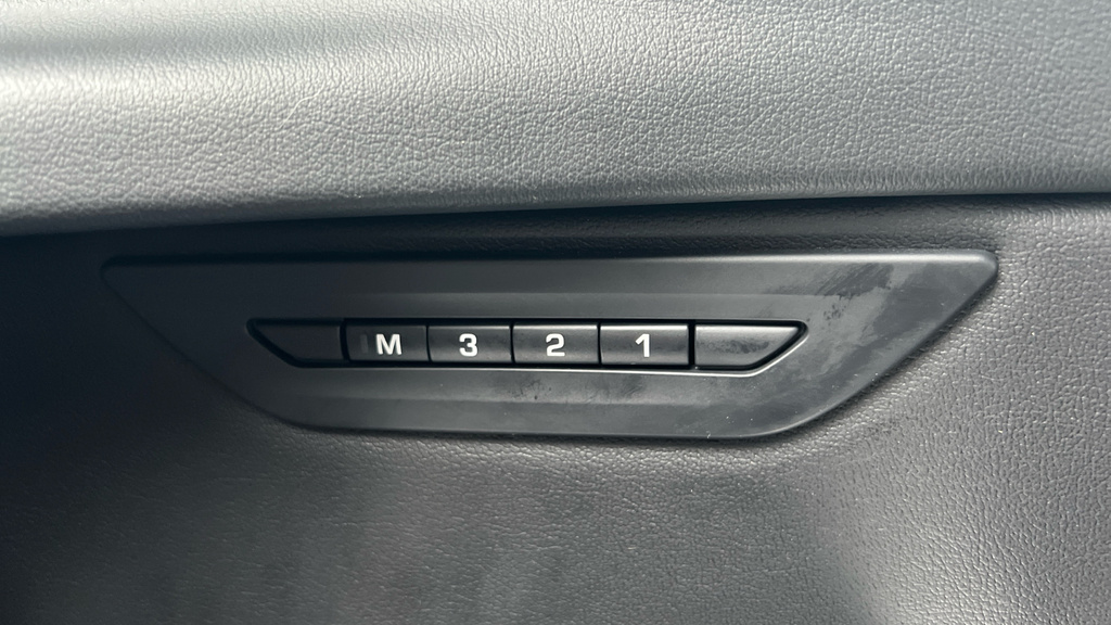 Jaguar XE R-dynamic S Blue #30