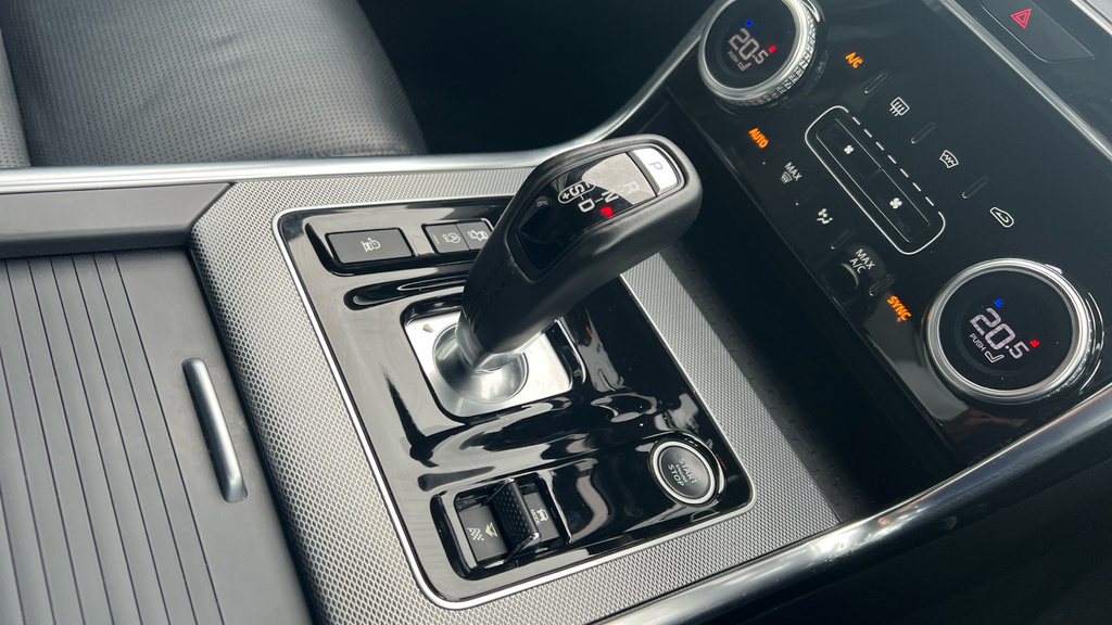 Jaguar XE R-dynamic S Blue #13