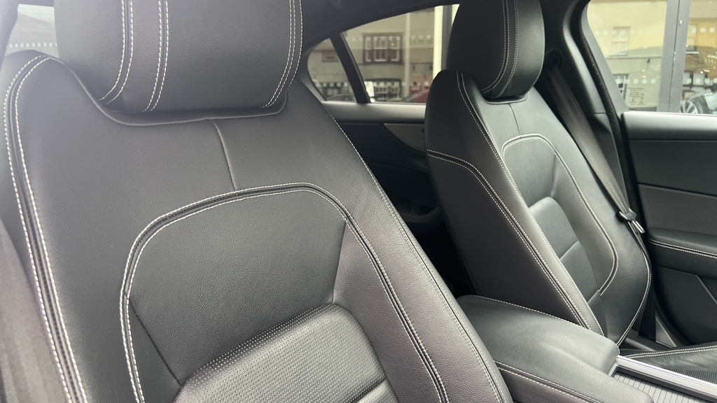 Jaguar XE R-dynamic S Blue #37