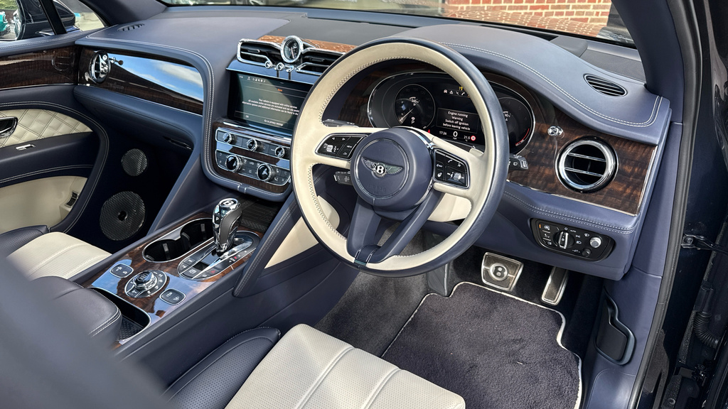 Bentley Bentayga Bentayga V8 Grey #16