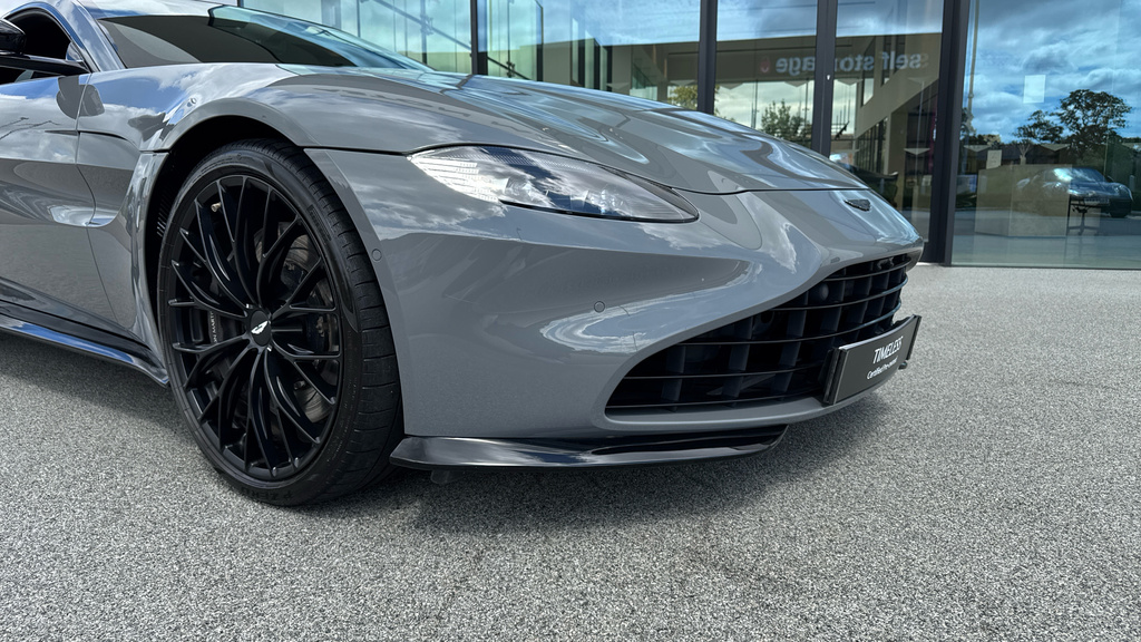 Aston Martin Vantage Sports White #17