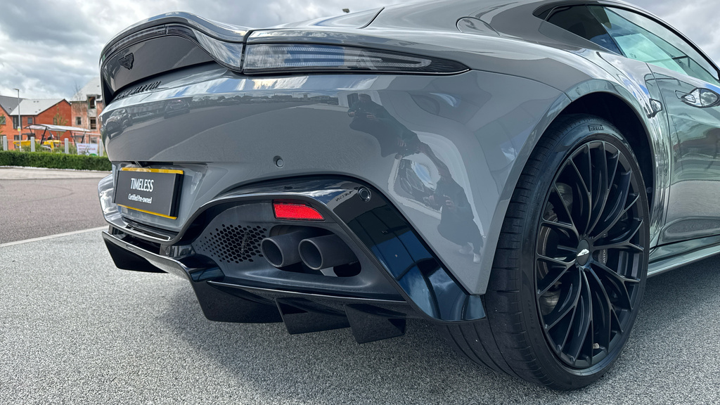 Aston Martin Vantage Sports White #22