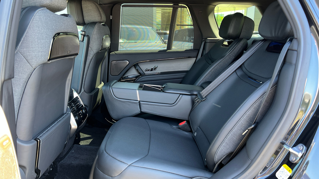Land Rover Range Rover Sv Black #4
