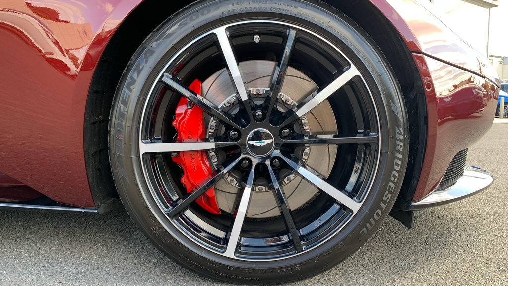 Aston Martin DB11 4.0L V8 Coupe  #4