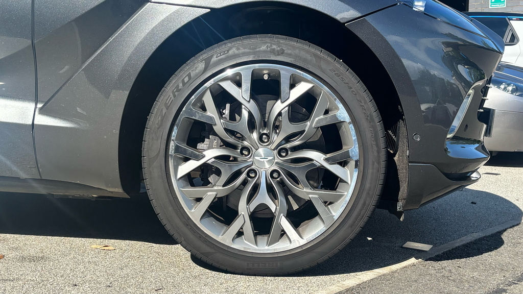 Aston Martin DBX V8 550 Silver #4
