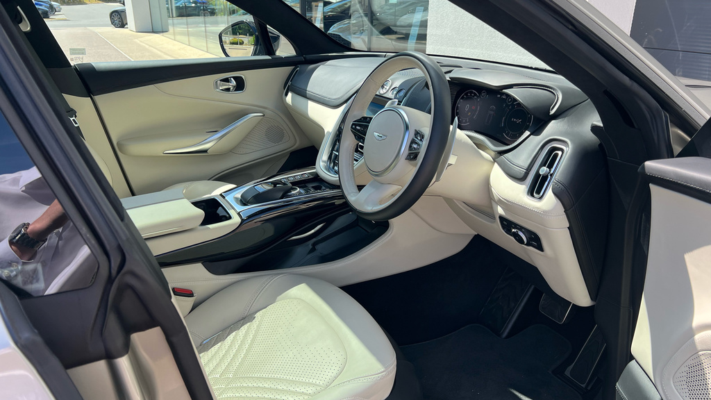 Aston Martin DBX V8 550 Silver #3