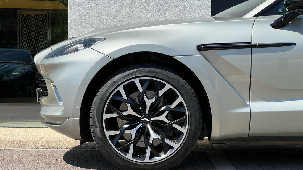 Aston Martin DBX V8 550 Silver #4