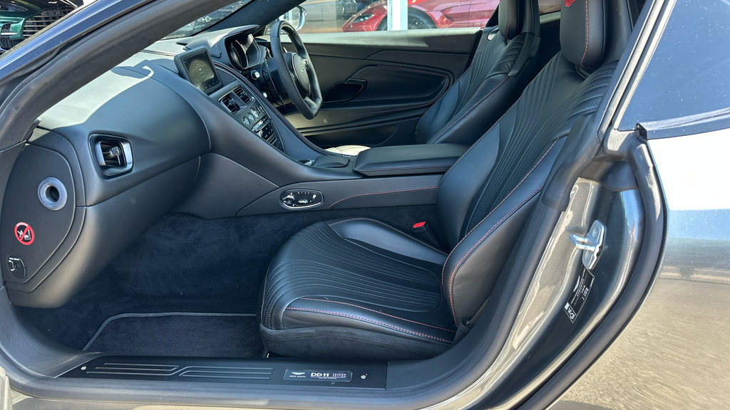 Aston Martin DB11 V8 Volante Touchtronic Black #18