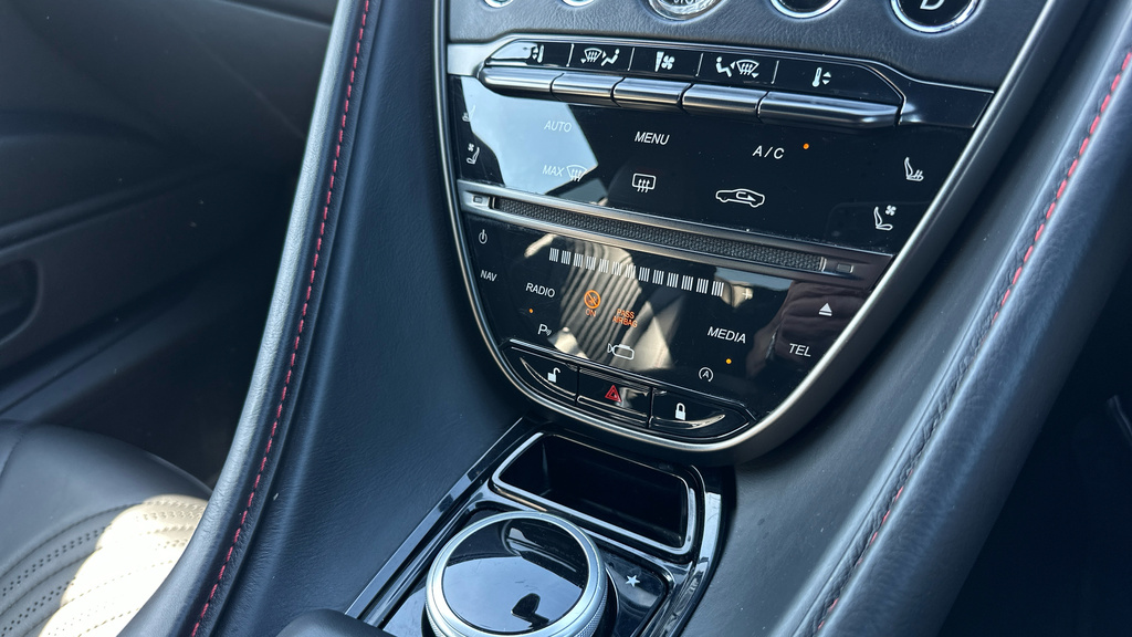 Aston Martin DB11 V8 Volante Touchtronic Black #16