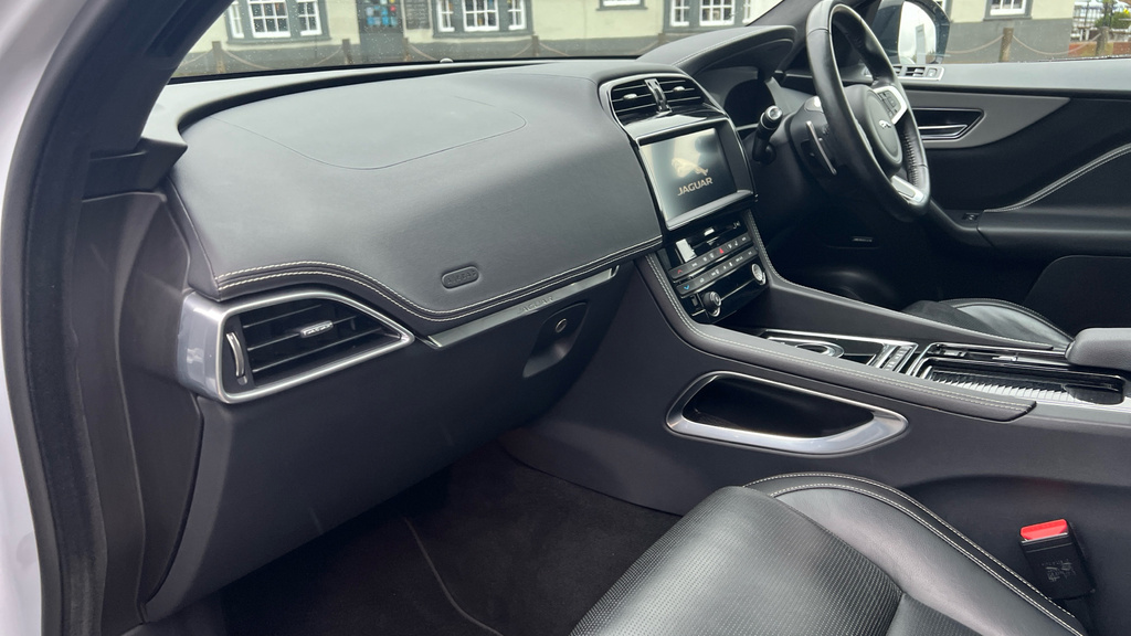 Jaguar F-Pace 2.0 D180 Chequered Flag Awd Euro 6 Ss Black #23