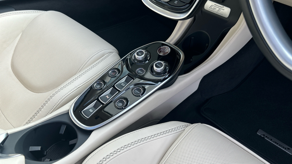 McLaren GT V8 Ssg Black #15