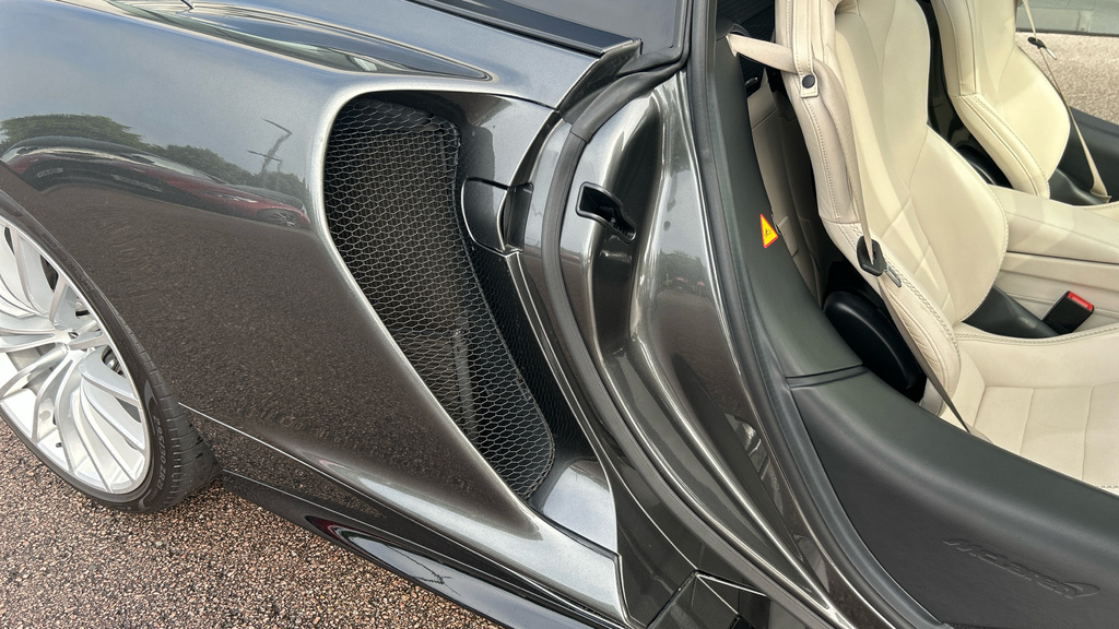 McLaren GT V8 Ssg Black #24
