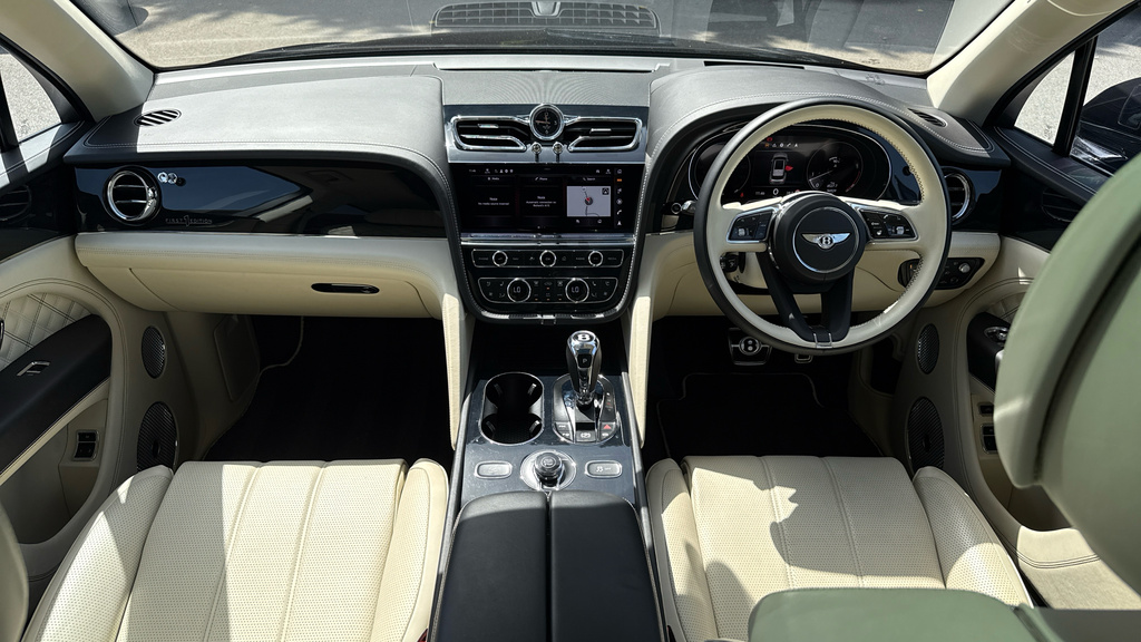 Bentley Bentayga First Edition Black #4