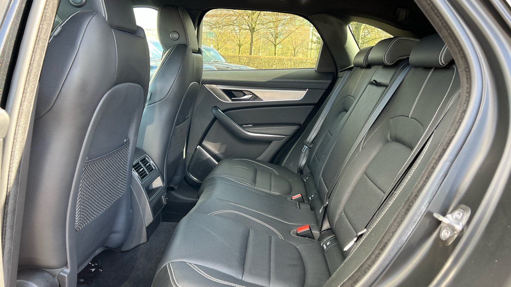 Jaguar F-Pace R-dynamic Se Black #4