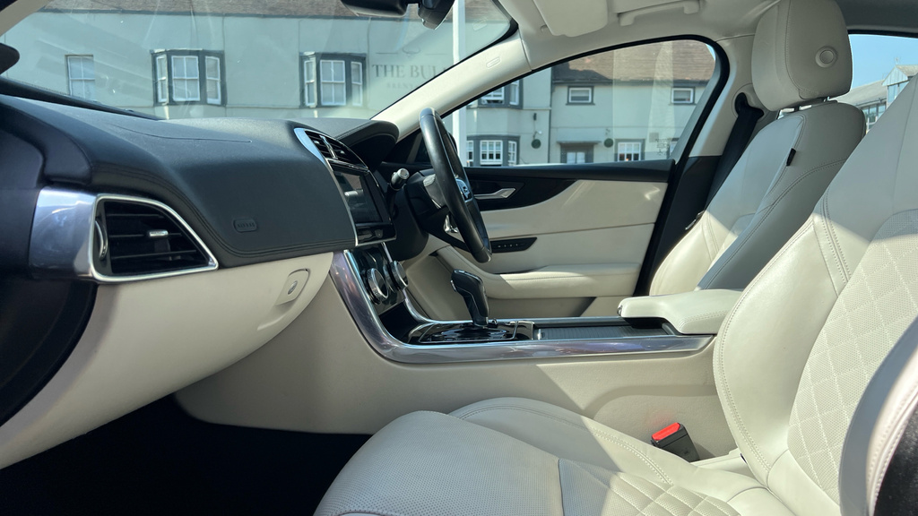 Jaguar XE Hse Blue #3