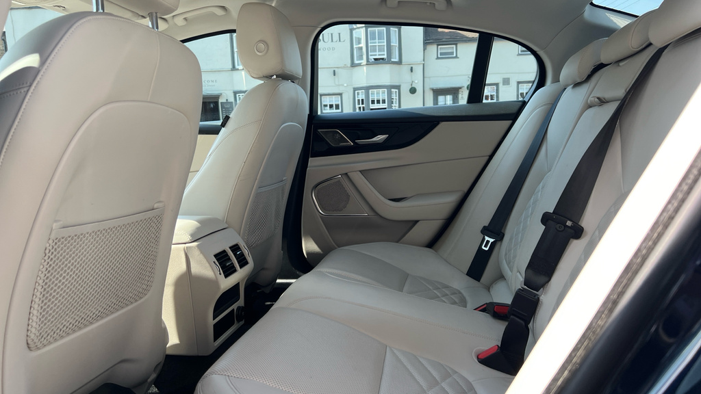 Jaguar XE Hse Blue #4