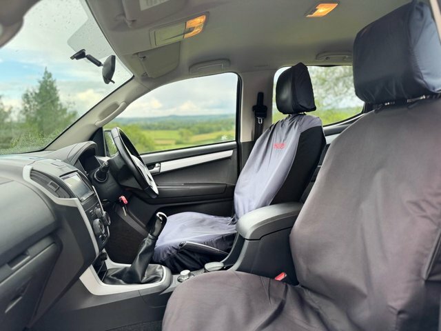 Isuzu D-Max Blade Black #22