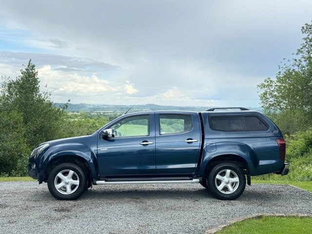 Isuzu D-Max Blade Black #15
