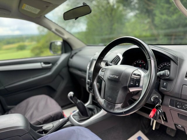 Isuzu D-Max Blade Black #9