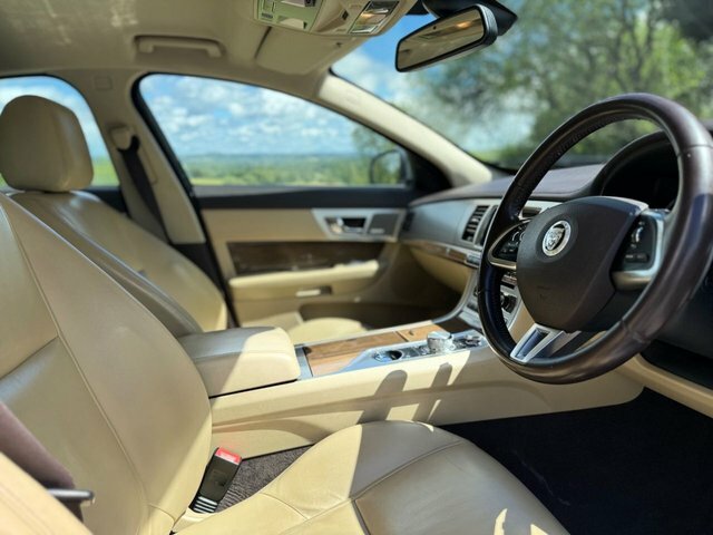 Jaguar XF Premium Luxury Saloon Grey #6