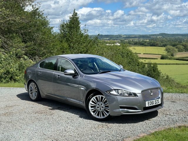 Jaguar XF Premium Luxury Saloon Grey