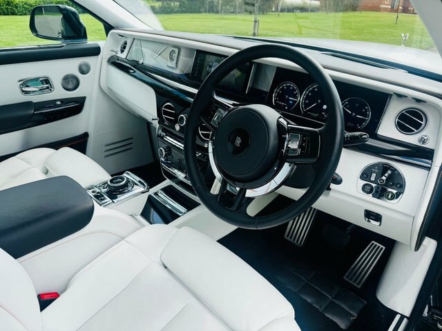 Rolls-Royce Phantom Saloon Black #13