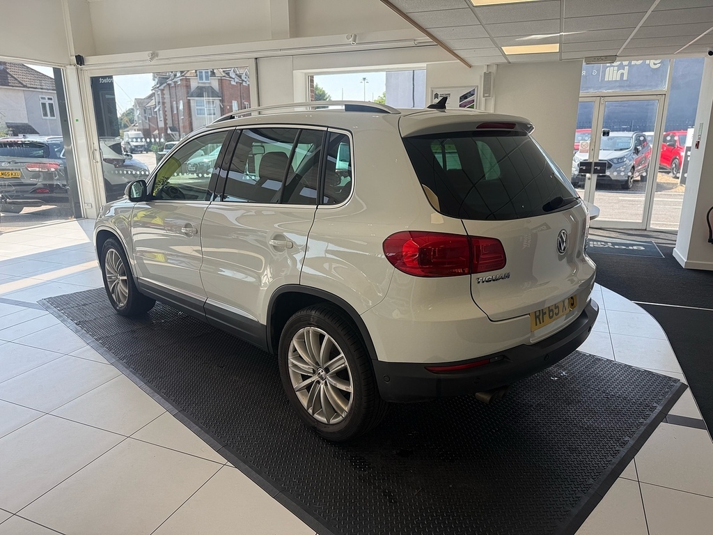 Volkswagen Tiguan 2.0 Tdi Bluemotion Tech Match Edition Suv Dies RF65XTS White #5