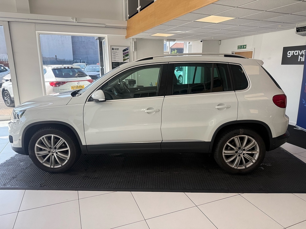 Volkswagen Tiguan 2.0 Tdi Bluemotion Tech Match Edition Suv Dies RF65XTS White #4