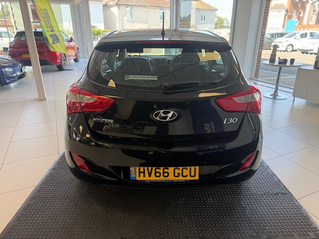 Hyundai I30 1.4 Blue Drive Se Hatchback Euro Black #5