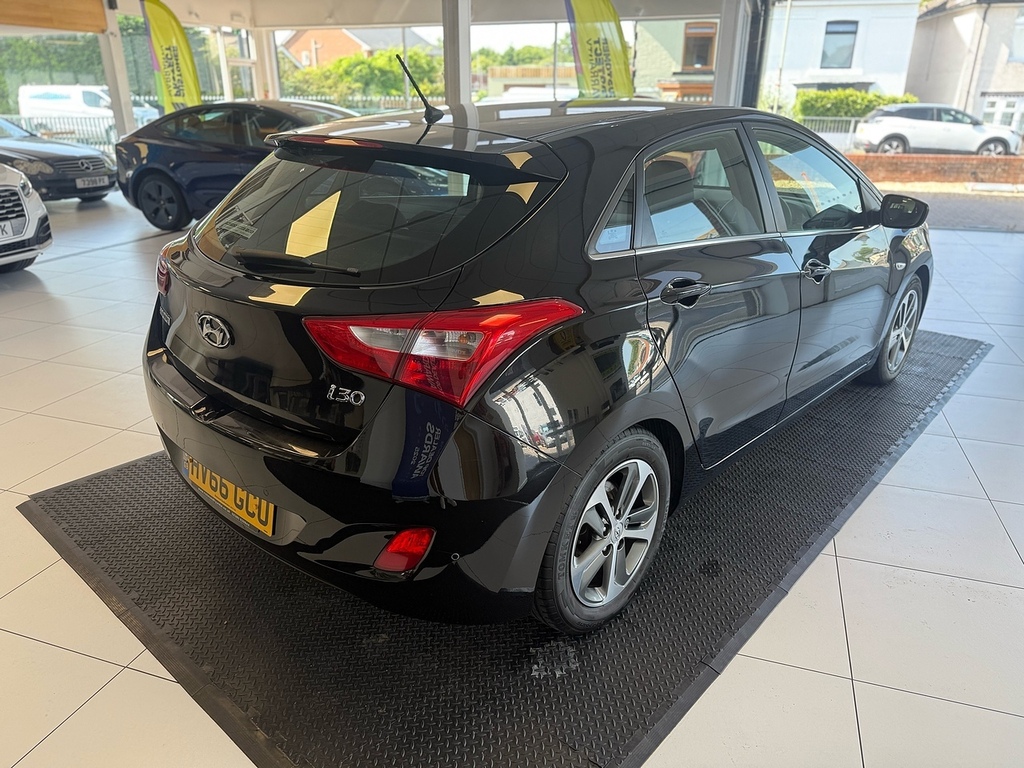 Hyundai I30 1.4 Blue Drive Se Hatchback Euro Black #6