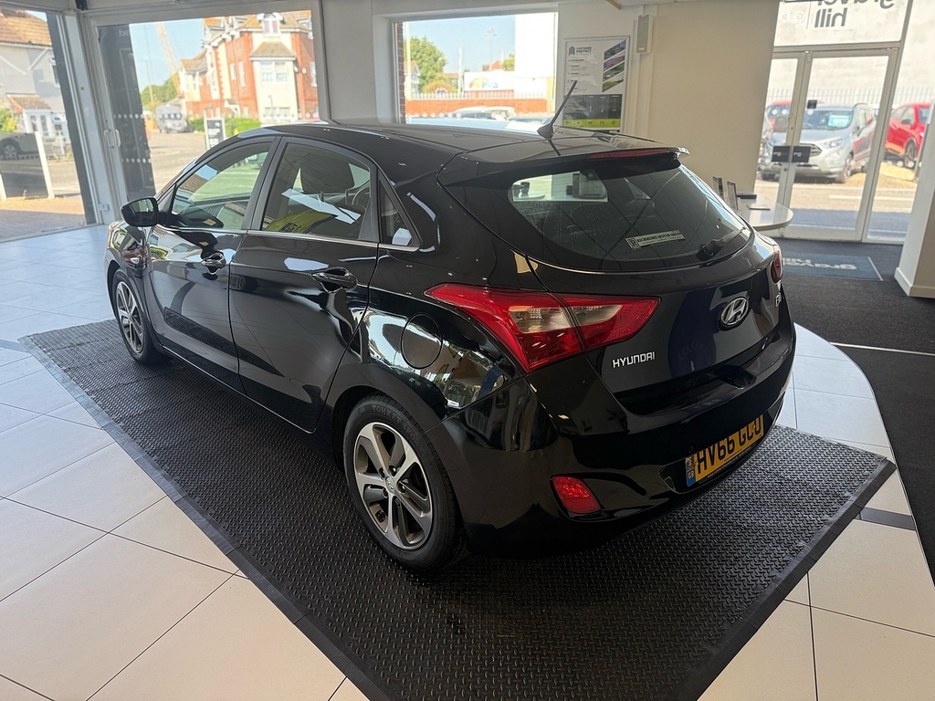 Hyundai I30 1.4 Blue Drive Se Hatchback Euro Black #4