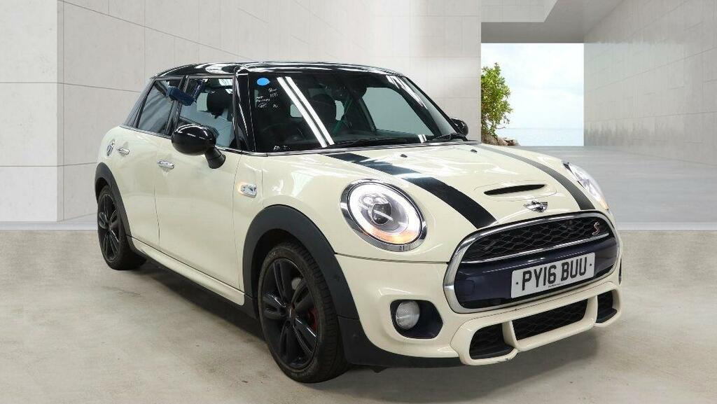 Mini Hatch Cooper Sd White