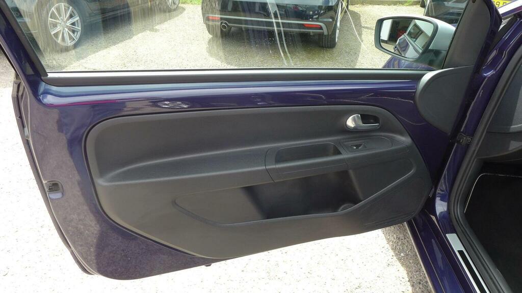 Volkswagen Up Up By Beats Black #40