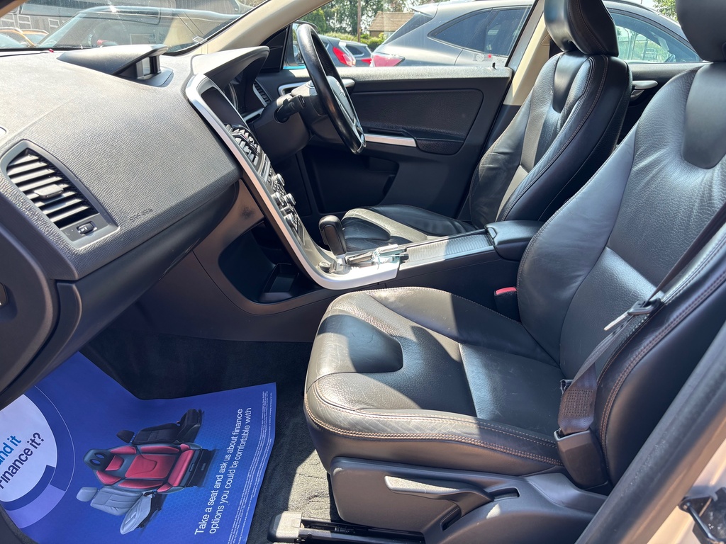 Volvo XC60 Xc60 Se Luxury Awd D5 Black #15