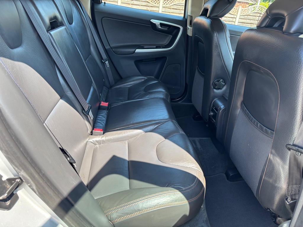 Volvo XC60 Xc60 Se Luxury Awd D5 Black #13
