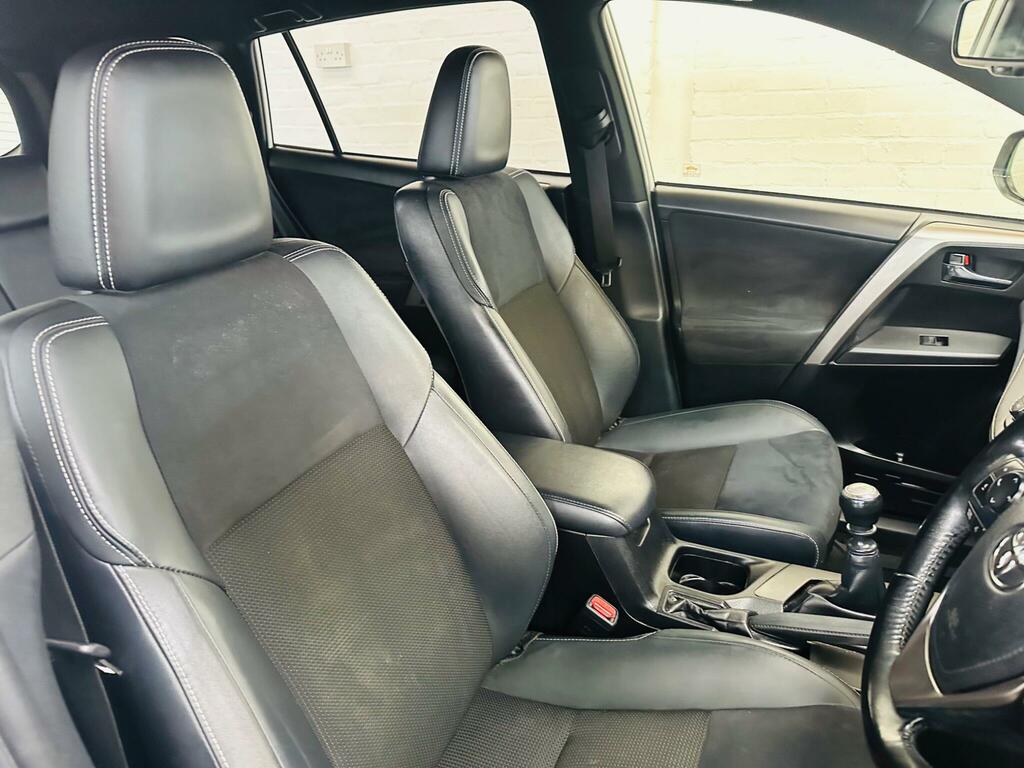Toyota Rav 4 Excel White #14
