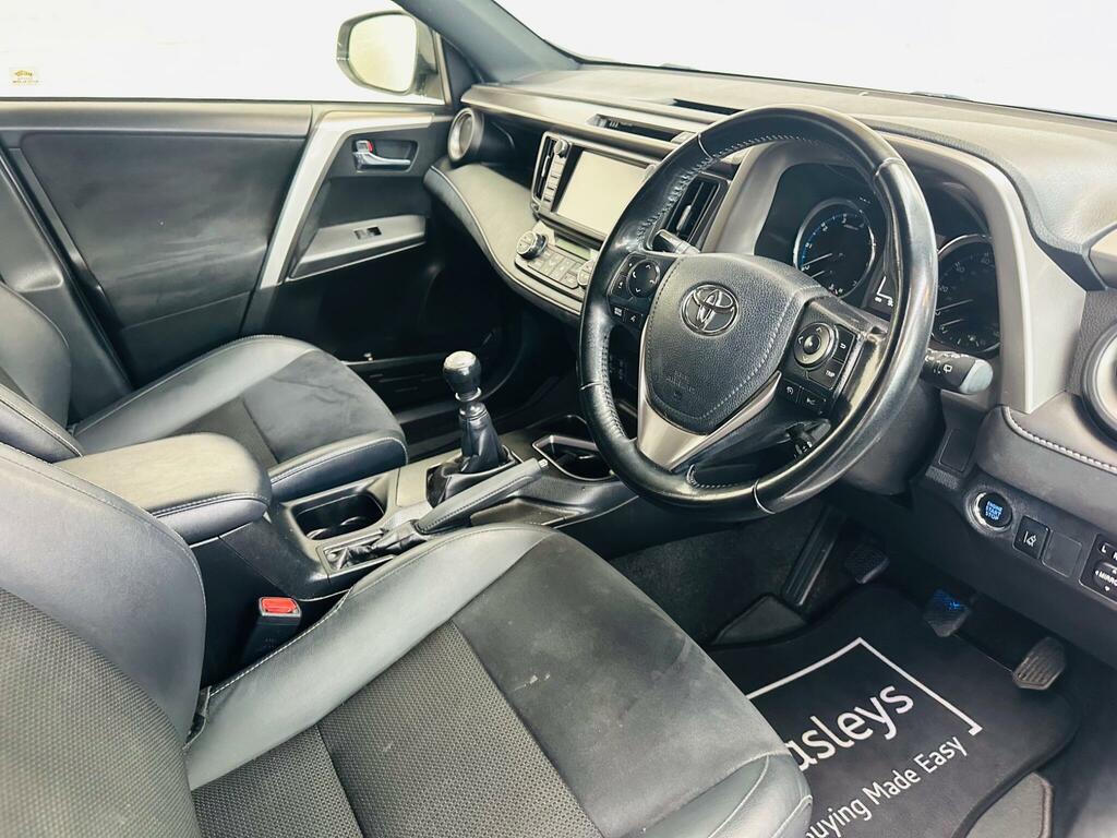 Toyota Rav 4 Excel White #15