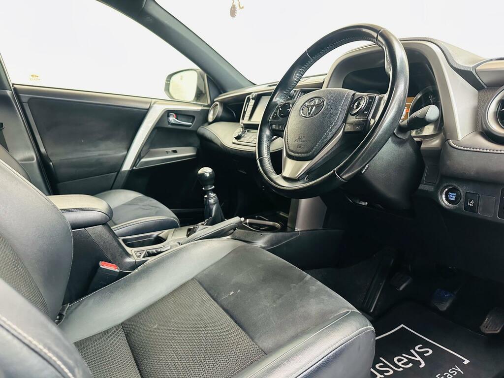 Toyota Rav 4 Excel White #16