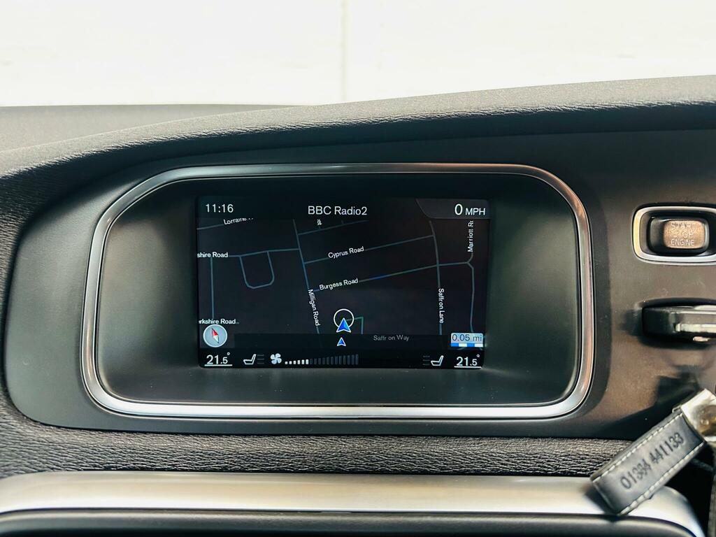 Volvo V40 D2 R Design White #24