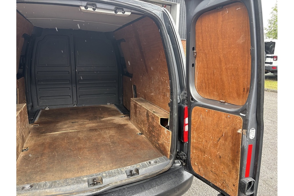 Volkswagen Caddy Maxi Purple #30