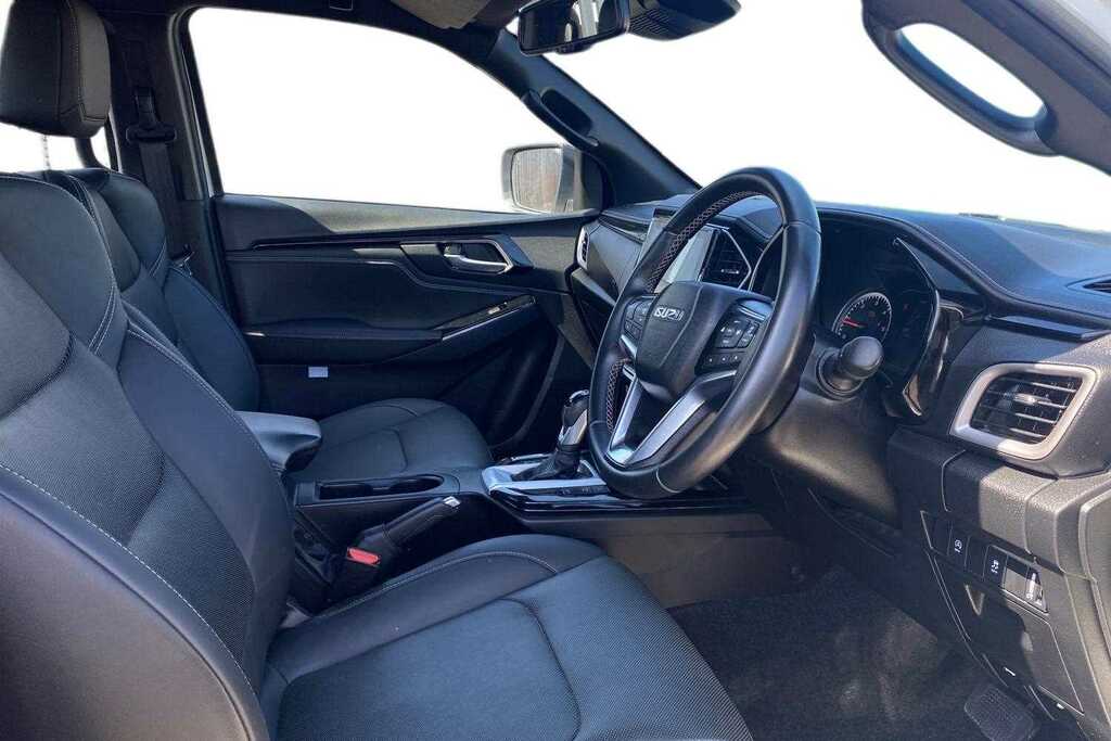 Isuzu D-Max V-cross Auto White #3