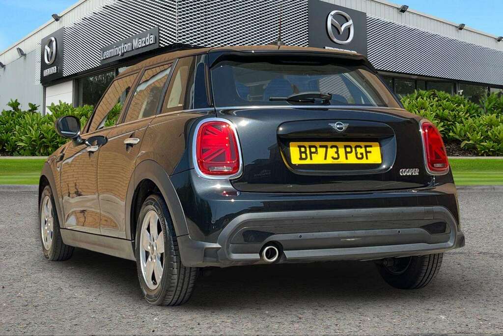 Mini Hatch 1.5 Cooper Classic Hatchback Steptronic BP73PGF Black #2
